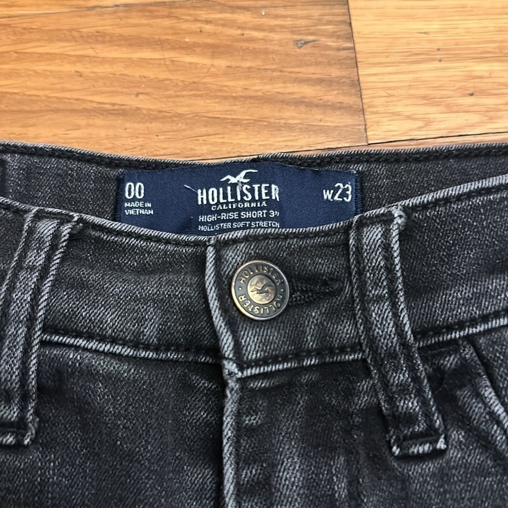 Hollister Jean Shorts - Picture 2 of 3